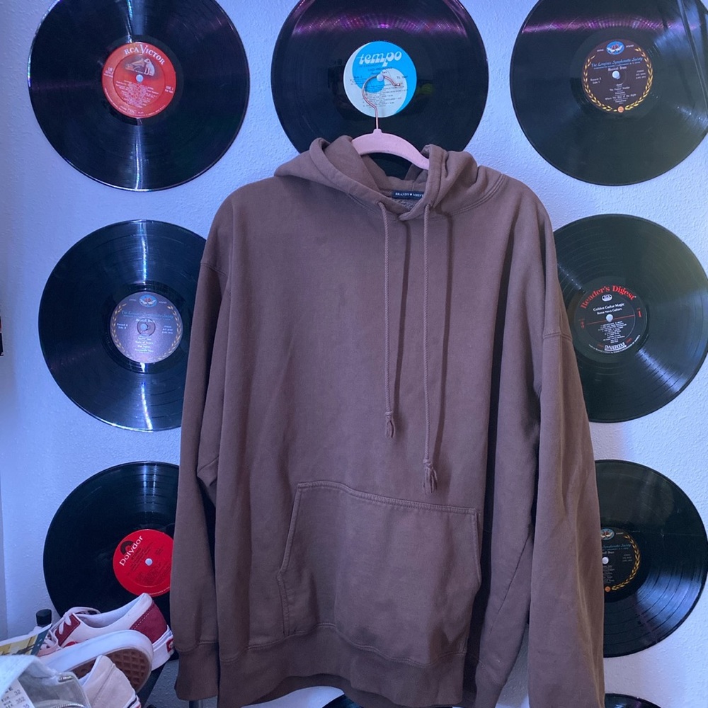 looking to trade for the zip up version:))